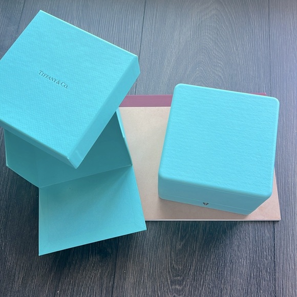 Tiffany bracelet storage box. - Picture 2 of 10